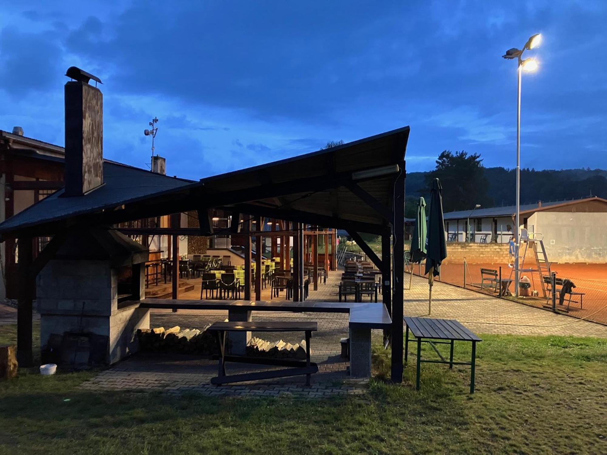 Raj Sportovni A Rekreacni Resort Branzez Kněžmost Bagian luar foto