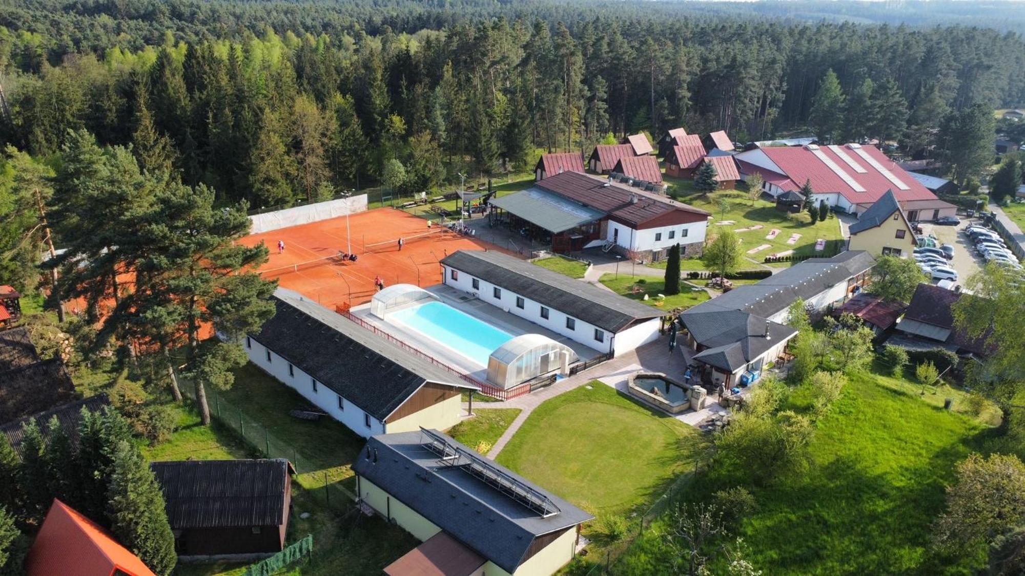 Raj Sportovni A Rekreacni Resort Branzez Kněžmost Bagian luar foto