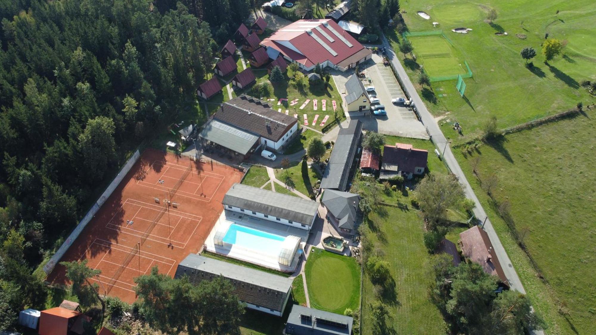 Raj Sportovni A Rekreacni Resort Branzez Kněžmost Bagian luar foto